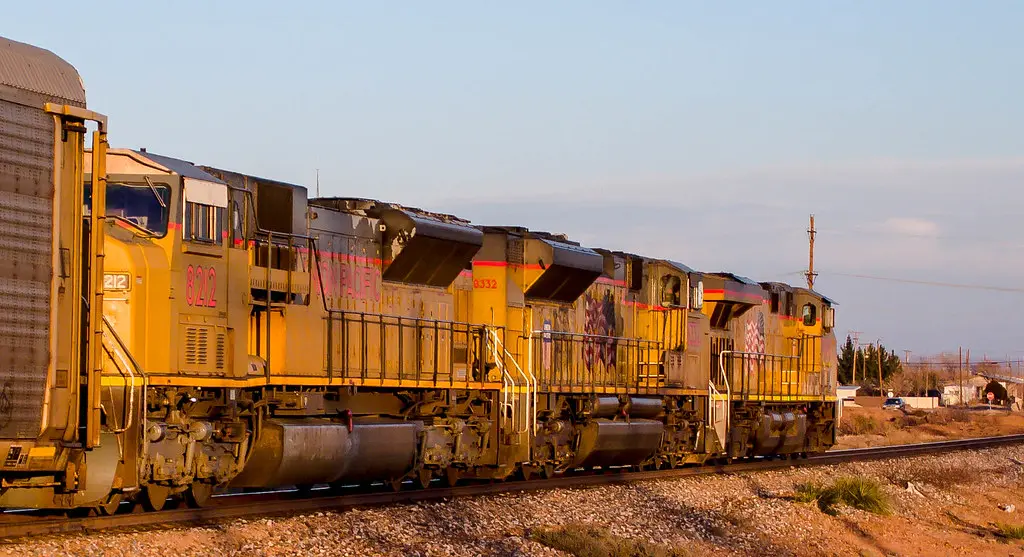 Union Pacific locomotive heading east — the sound profile aftermarket train horns imitate