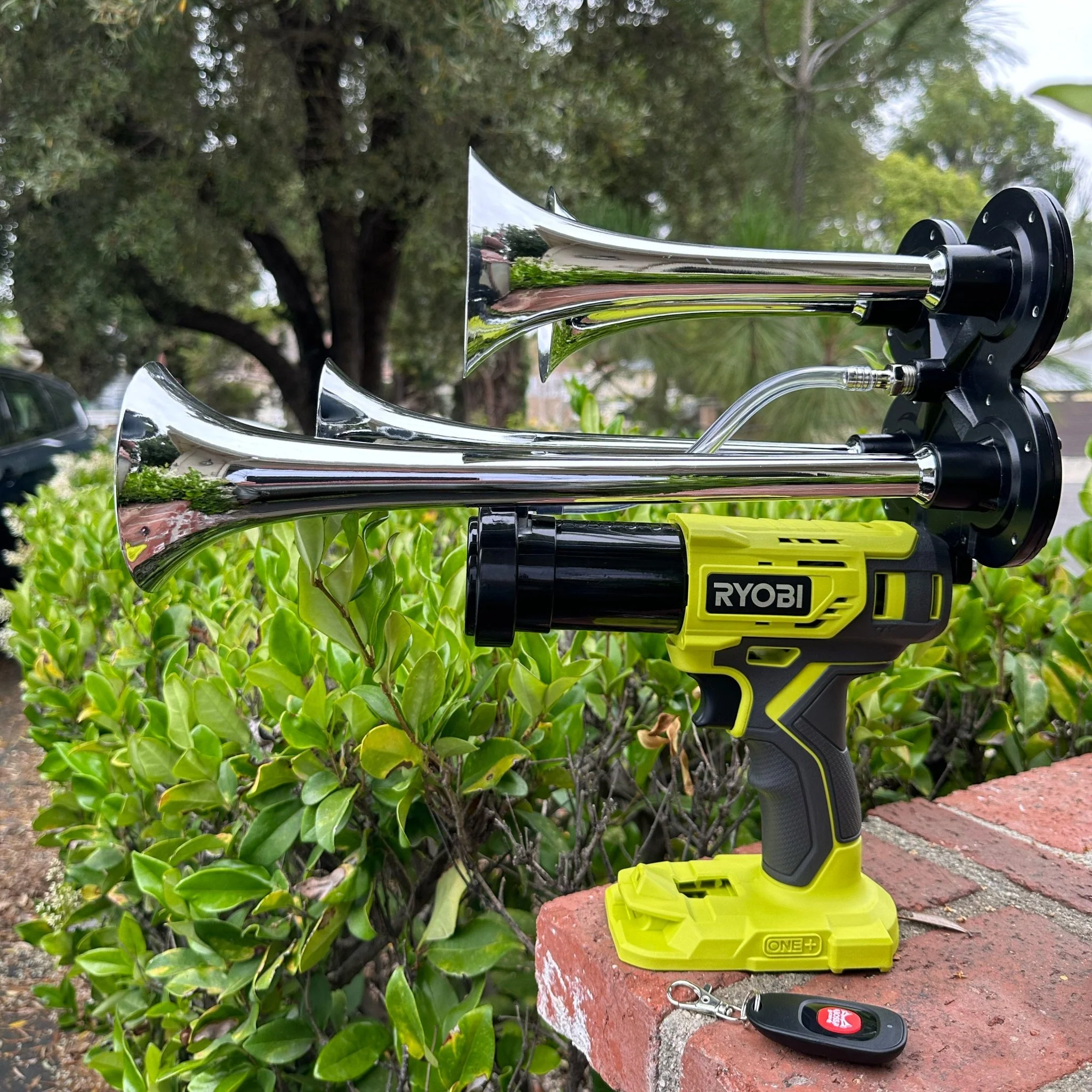 BossHorn Quad Ryobi-battery train horn with wireless remote