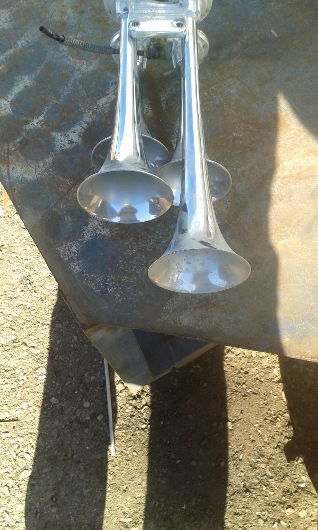 Wolo 853 Philly Express train horn trumpet bells detail